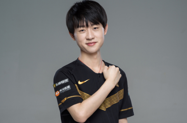 场起到了稳 场起到了稳