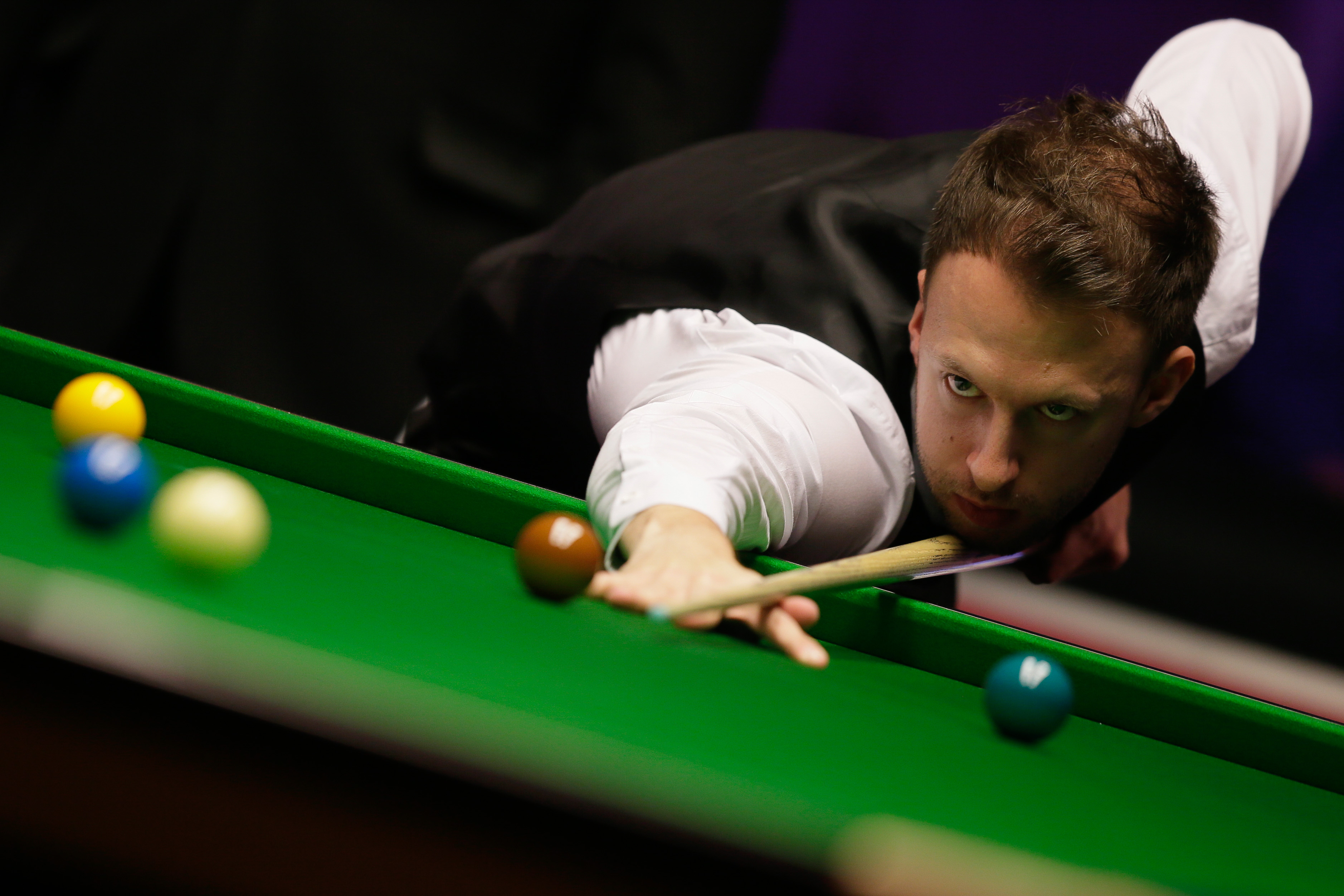 出足球比赛 出足球比赛